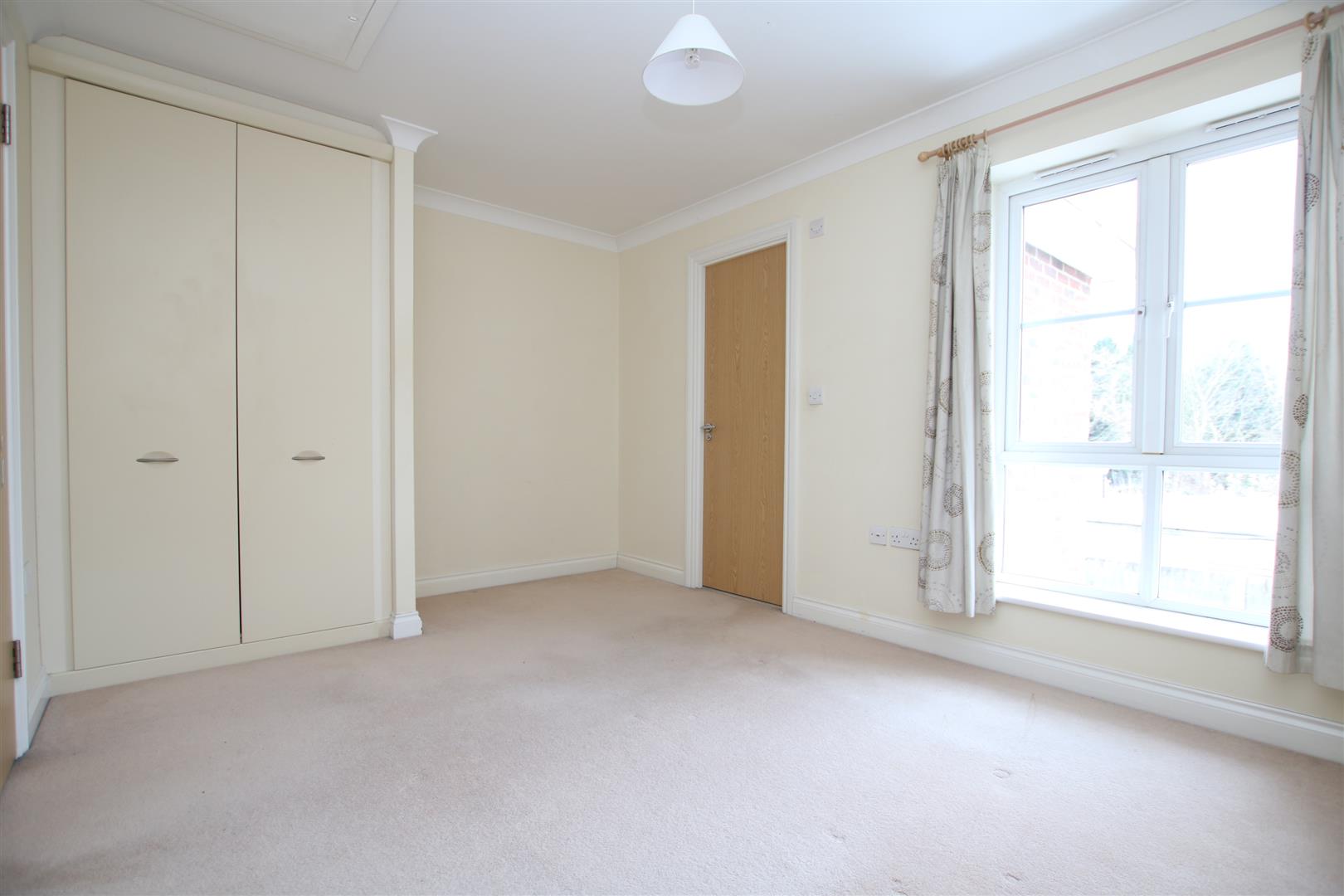 Redford Avenue, Horsham